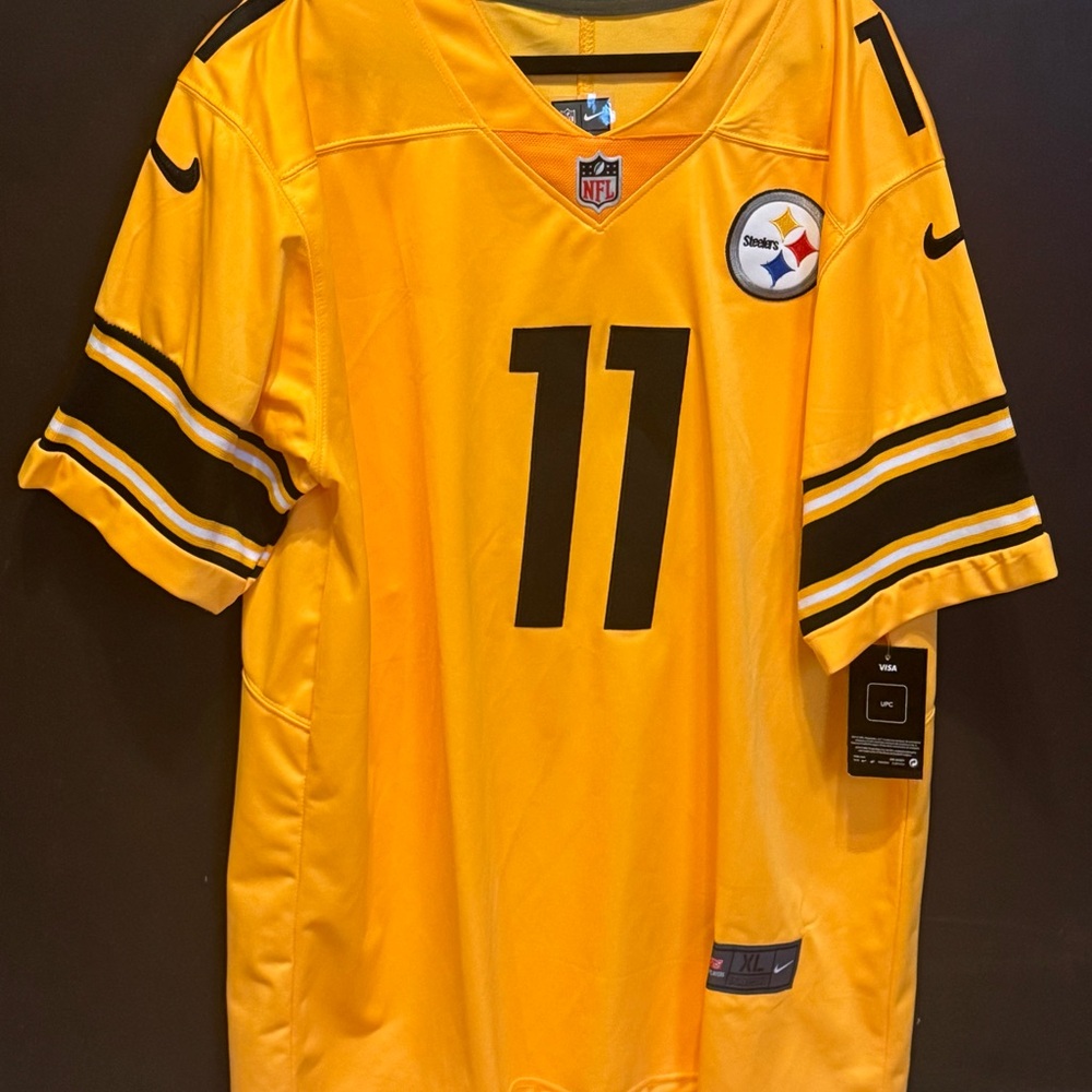 NFL Yellow and Black Pittsburgh Steelers Jersey-Never worn.